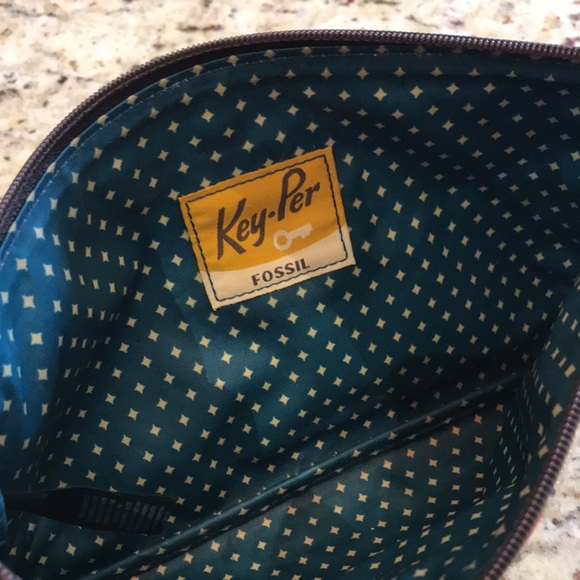 Fossil Key- Per Patterned Clutch Toiletry Make-Up Bag - Picture 4 of 6